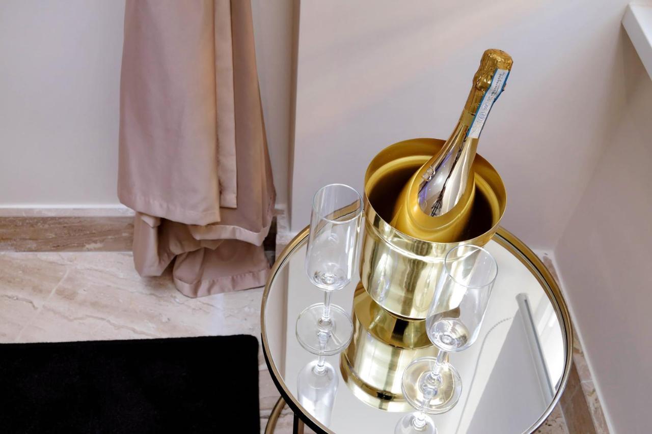 Trevi Diamond Luxury Suites & Jacuzzi Pensionat